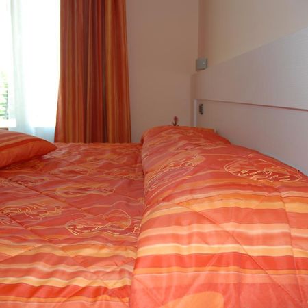 Hotel Flaminio Tavernelle Serrungarina 部屋 写真