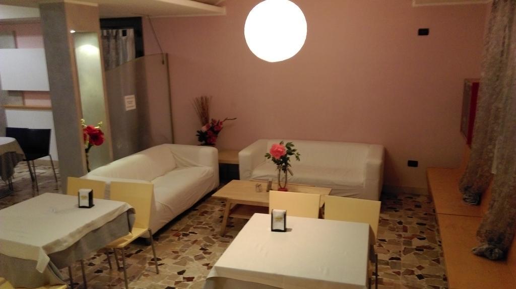 Hotel Flaminio Tavernelle Serrungarina エクステリア 写真