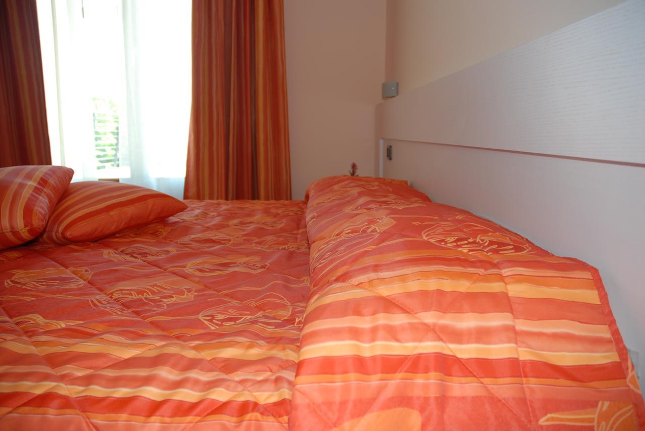 Hotel Flaminio Tavernelle Serrungarina 部屋 写真